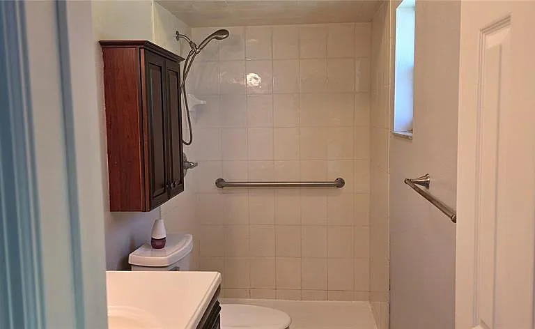 16518 Silverhill Dr — Photo 14