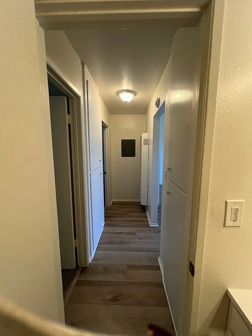 1021 E Cypress Ave — Photo 3