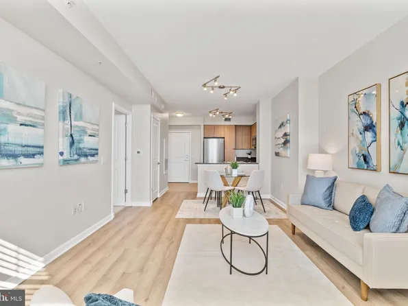 1021 N Garfield St APT 640, Arlington, VA 22201