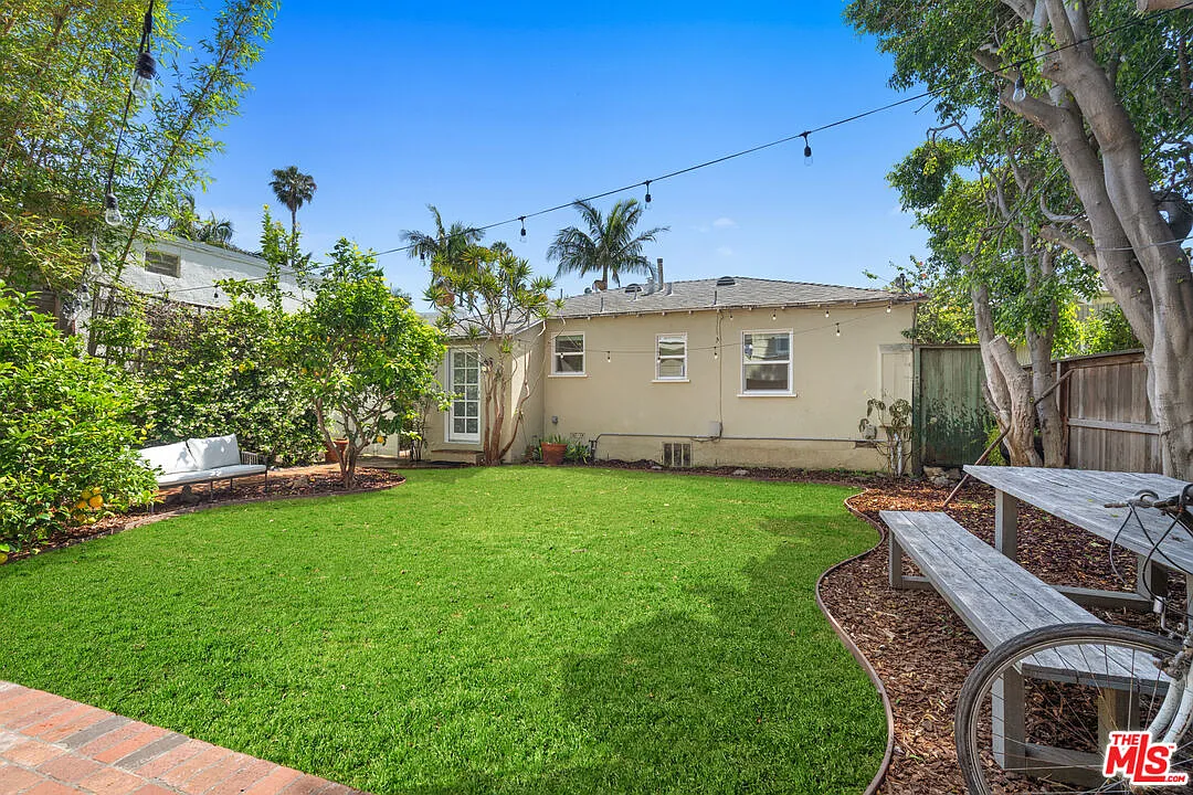 2 bed, 1.0 bath, 1000 sqft, $4,975 — Photo 3