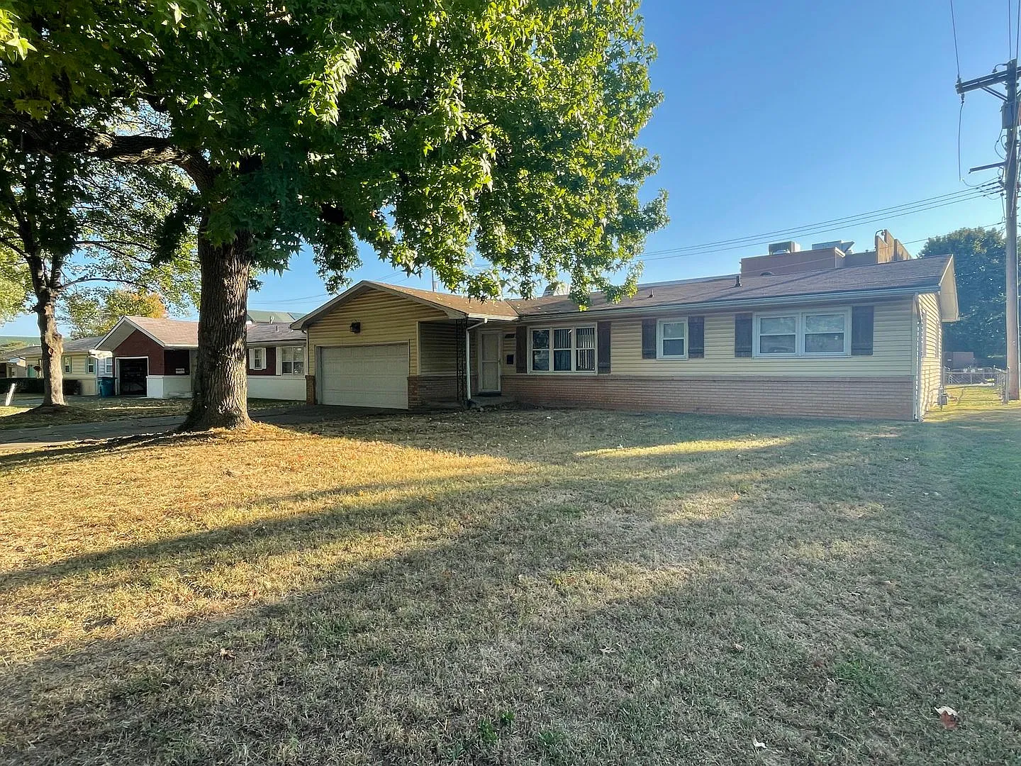3 Bedroom 1.5 Bath House Month to Month Lease — Photo 2