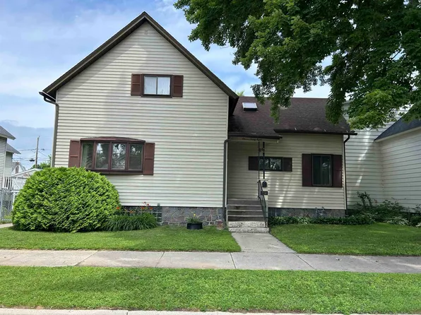 1138 Daggett St, Marinette, WI 54143