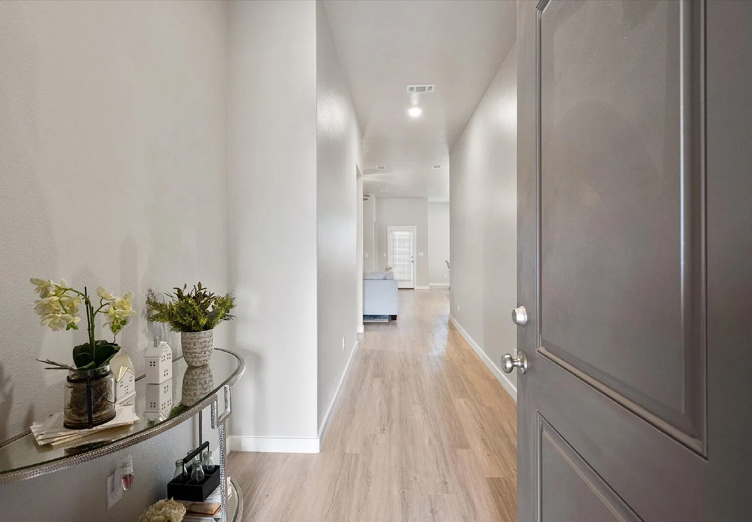 4 bed, 2.0 bath, 2088 sqft, $2,400 — Photo 4
