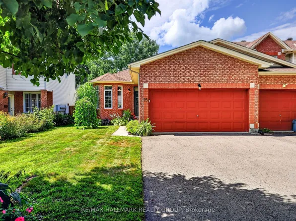 95 College Cir, Ottawa, ON K1K 4R9