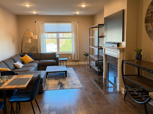 43 Elston Ct Unit 303