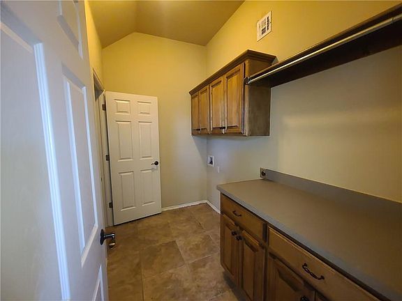 4th image of 17320 Hardwood Pl