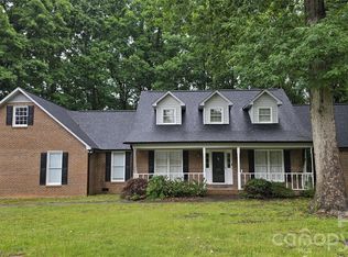 121 Country Creek Dr, Kings Mountain, NC 28086