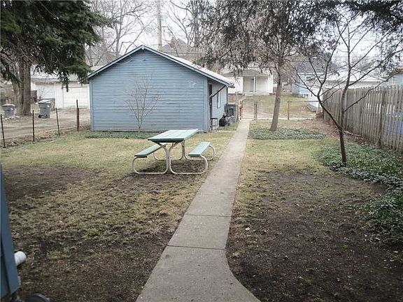 4th image of 29 N Bradley Ave