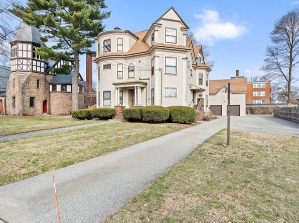 115 W Emerson St #102, Melrose, MA 02176