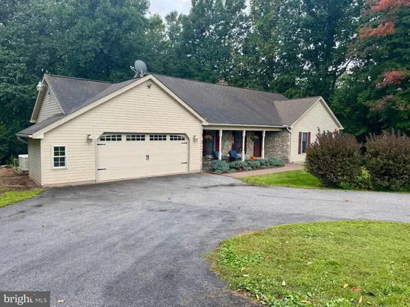 27 Serenity Ln, Brogue, PA 17309