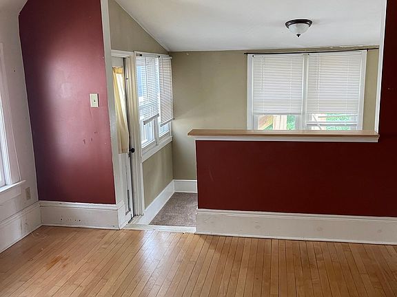 3rd image of 3316 N Downer Ave