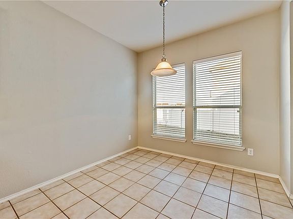 5th image of 1641 Mary Ln