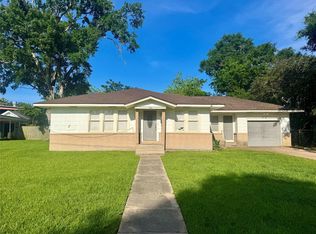 913 Fowlkes St, Sealy, TX 77474