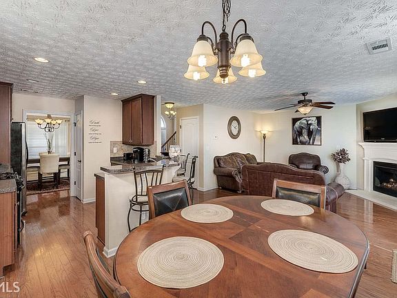 5th image of 490 Astoria Way