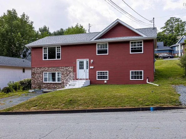 88 Wynn Castle Dr, Lower Sackville, NS B4E 2R6