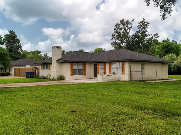 223 Lee Ave, Jones Creek, TX 77541