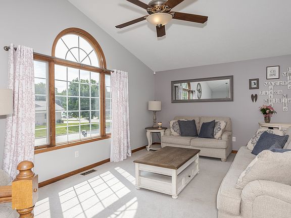 5th image of 703 N Cimmeron Dr