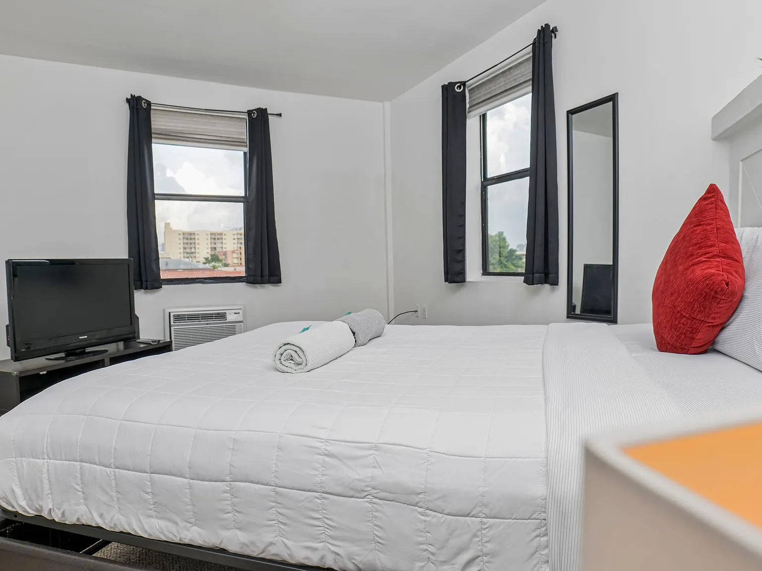 1 bed, 500 sqft, $2,200 — Photo 2