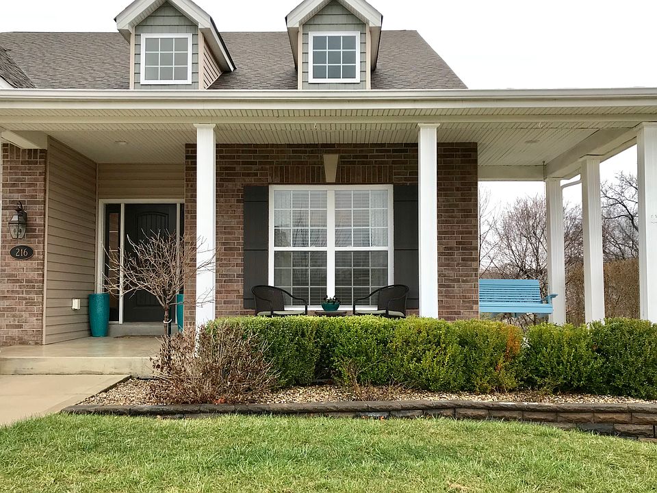 2nd image of 216 Country Vista Dr