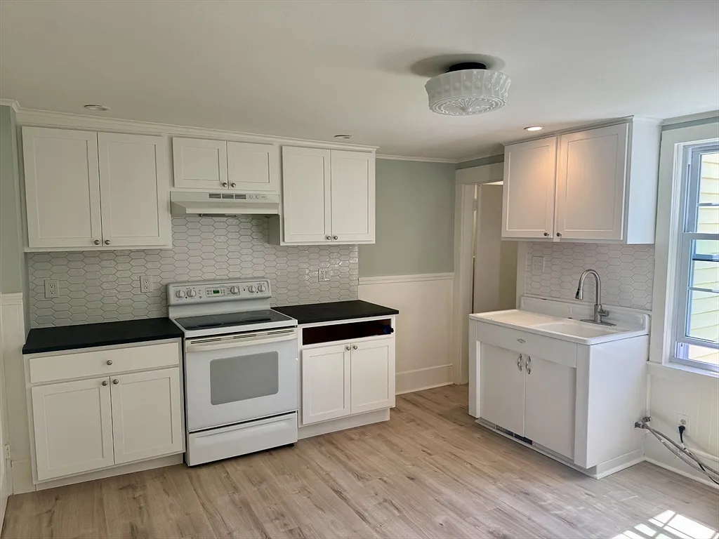 2 bed, 1.0 bath, 900 sqft, $2,700 — Photo 4