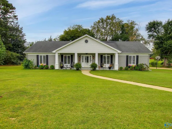 306 Fern Ct, Moulton, AL 35650