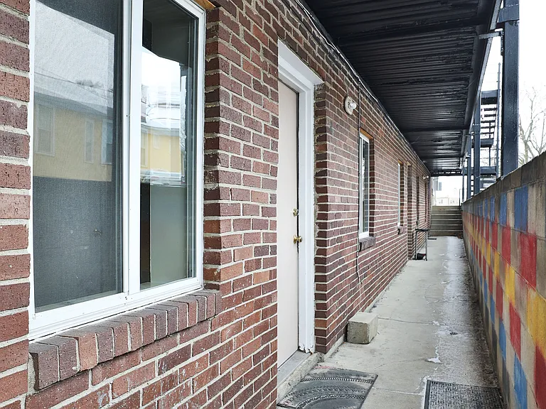 450 E Norwich Ave #D — Photo 6