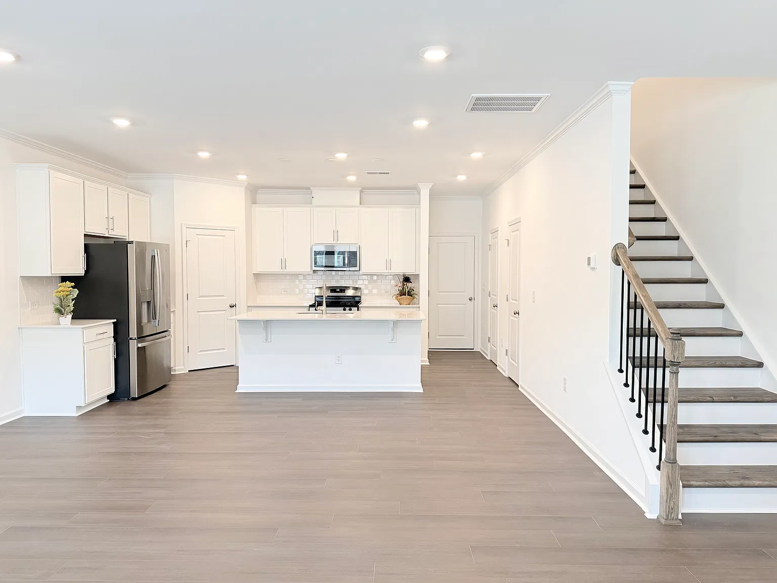 3 bed, 2.5 bath, 1931 sqft, $2,250 — Photo 3