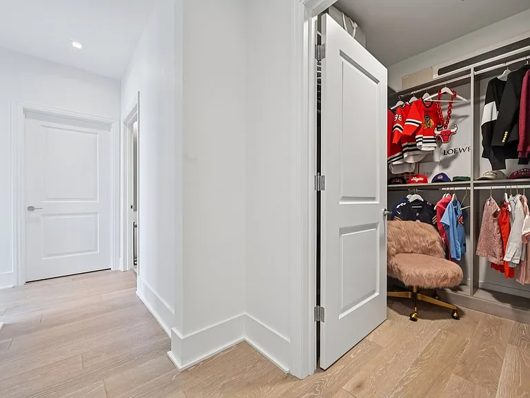 363 E Wacker Dr #2204 — Photo 16