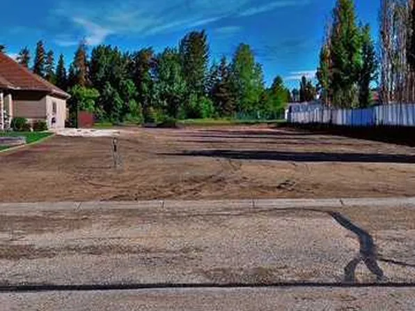 6 Park Hts, Whitecourt, AB T7S 1S4