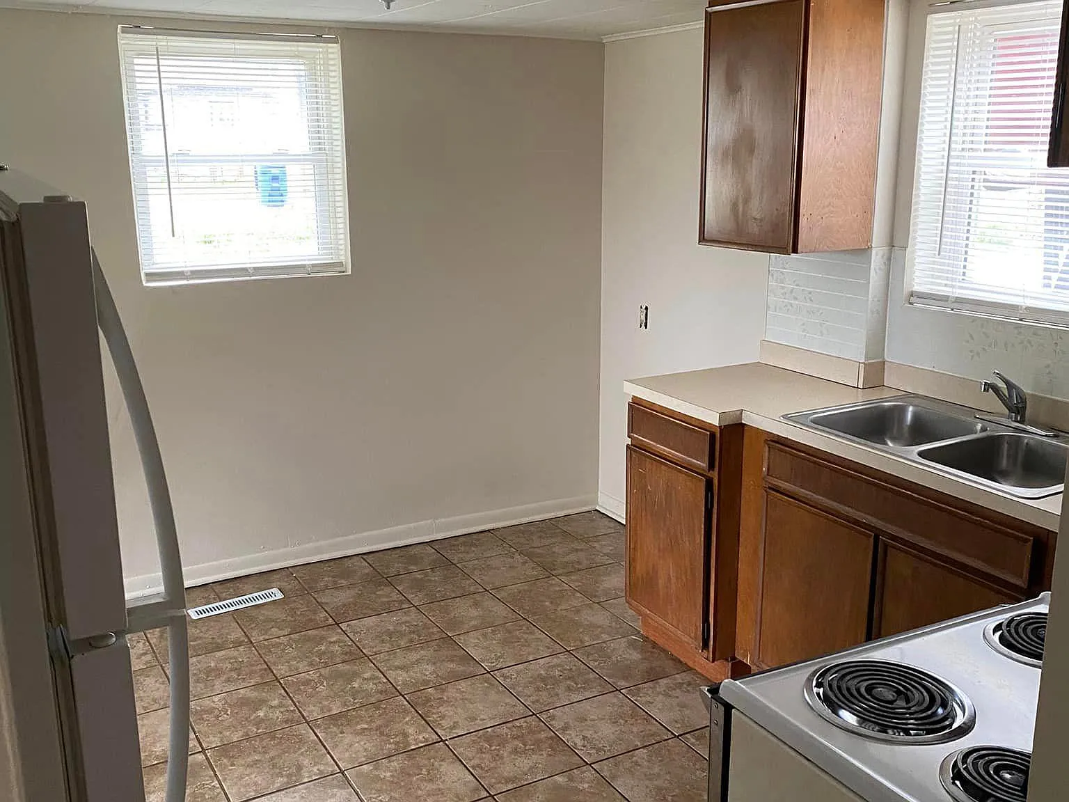 2 bed, 800 sqft, $700 — Photo 3