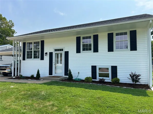 300 Chrysler Dr, Fenton, MO 63026
