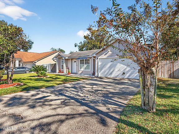4th image of 7613 CHELMSFORD Drive