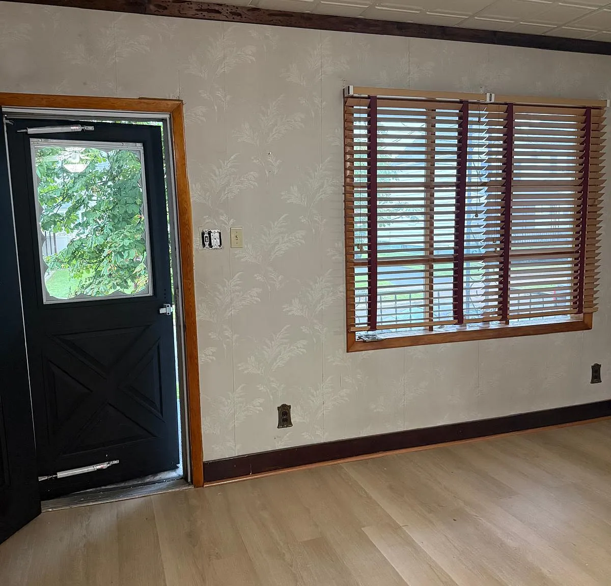 3 bed, 1.5 bath, 1800 sqft, $1,850 — Photo 2
