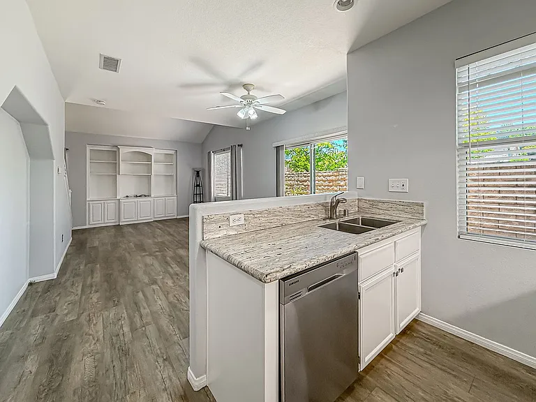 1838 Amberleaf Ln — Photo 10
