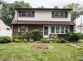 50 Chestnut St, Bergenfield, NJ 07621