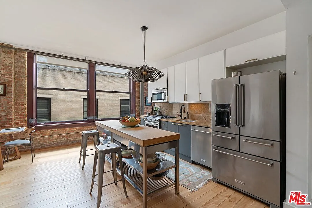 Building Photo - 460 S Spring St #1210
