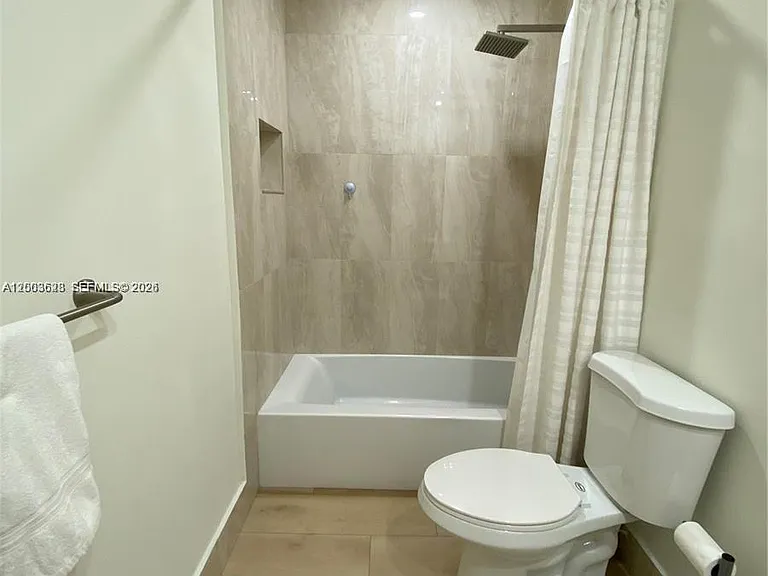 1200 Tallwood Ave #302 — Photo 18