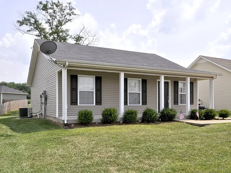516 Fox Trot Dr — Photo 2