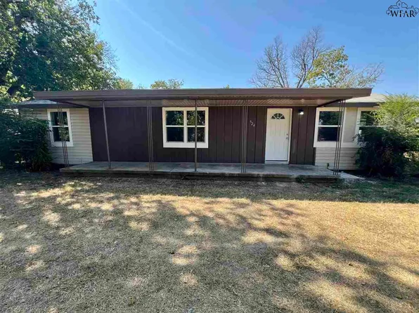 924 Falls Dr, Wichita Falls, TX 76306