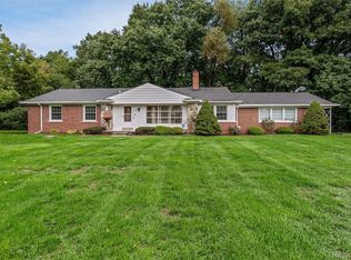 24800 N Cromwell Dr, Franklin, MI 48025