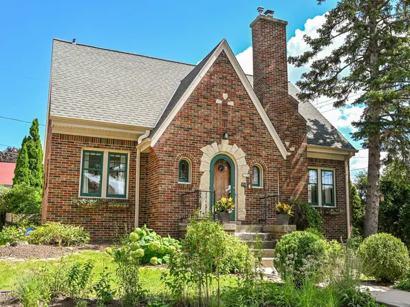 2722 Lefeber AVENUE, Wauwatosa, WI 53210