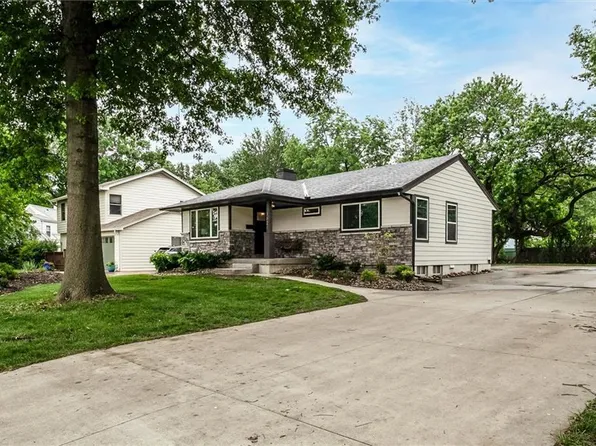 1621 Oxford Rd, Lawrence, KS 66044