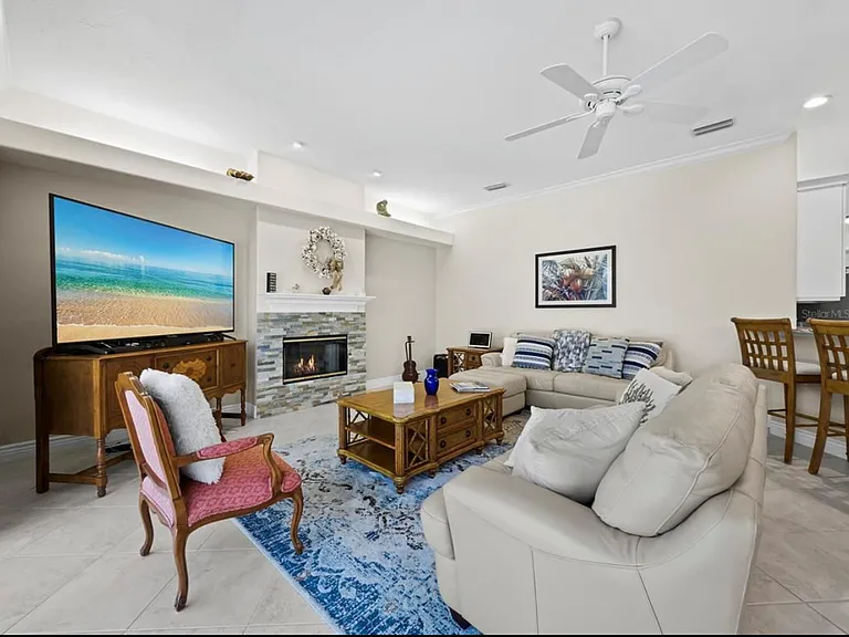 Butlers Crest Dr — Photo 9