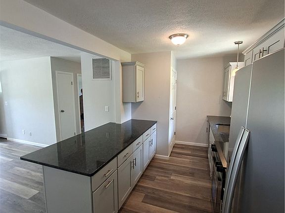3rd image of 513 Clyde Pl