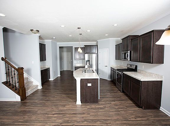 4th image of 262 Saint Regis Dr