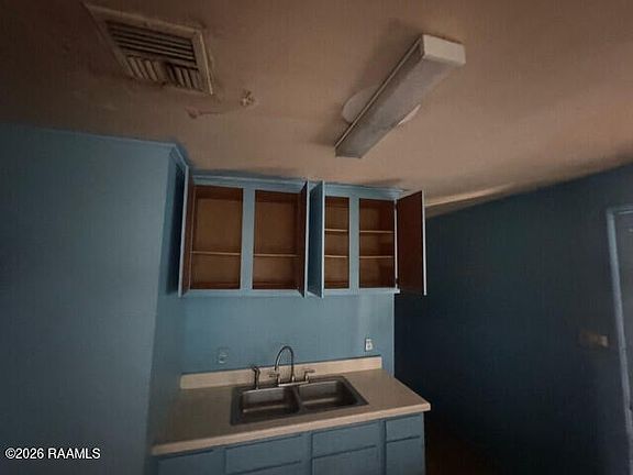 3rd image of 203 S Landry Dr