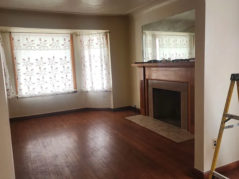 7304 Emanon St — Photo 2