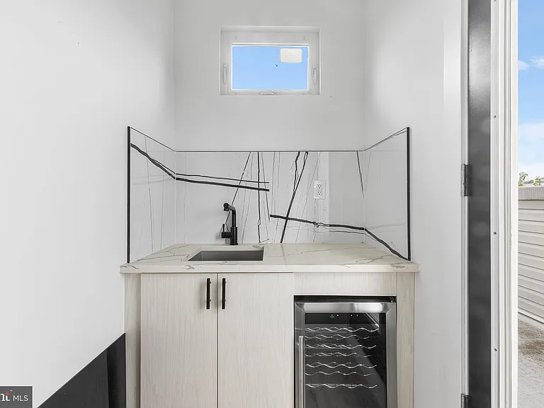 647 N 41st St #C — Photo 16