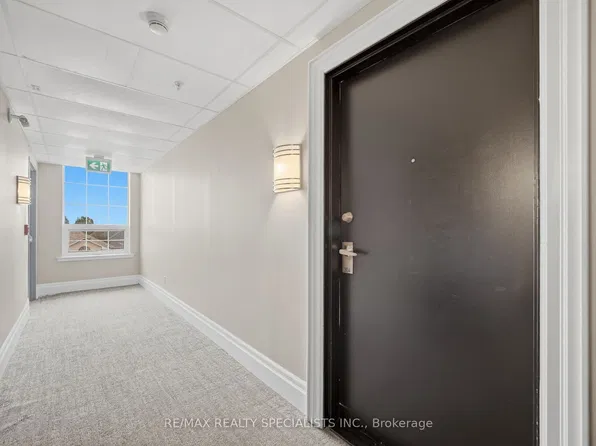 21 Brookhouse Dr #304, Clarington, ON L1B 0V4