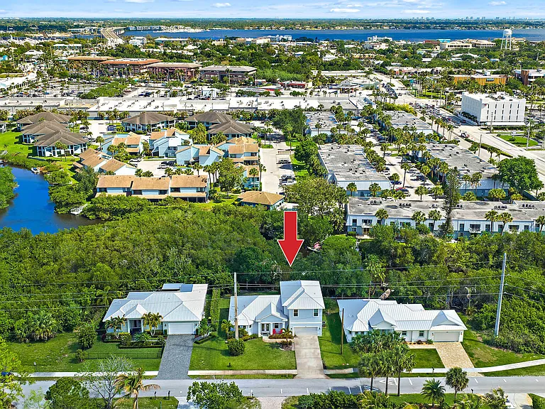 228 SW Indian Groves Dr — Photo 4